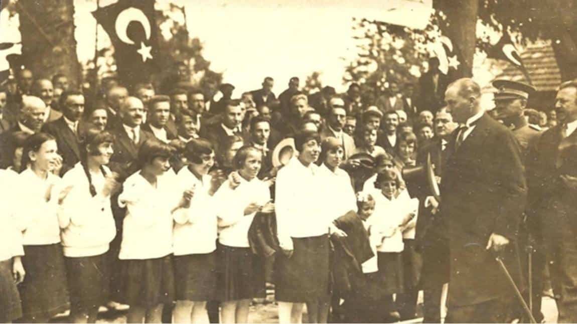 Atatürk Ve Gençlik Konferansı